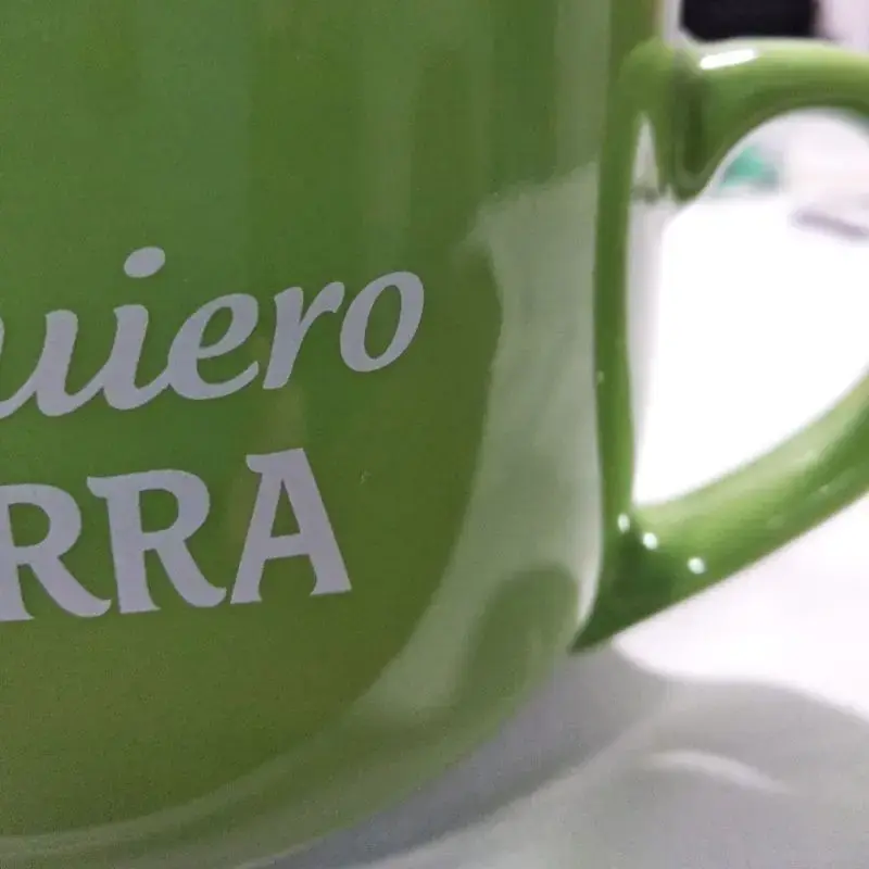 Personalización especial para vasos y tazas de cerámica. Resistente al lavavajillas